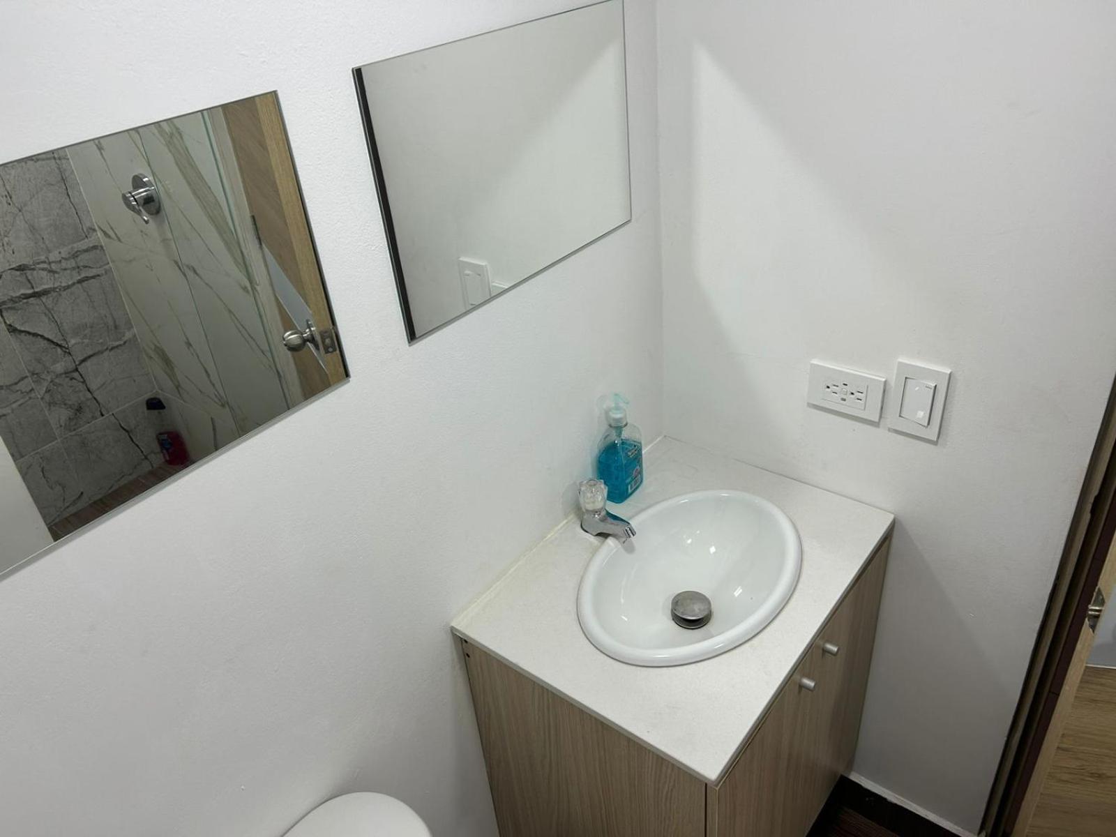 Apartamento Hermosa Casa En Medellin. Cerca A Estacion Del Metro