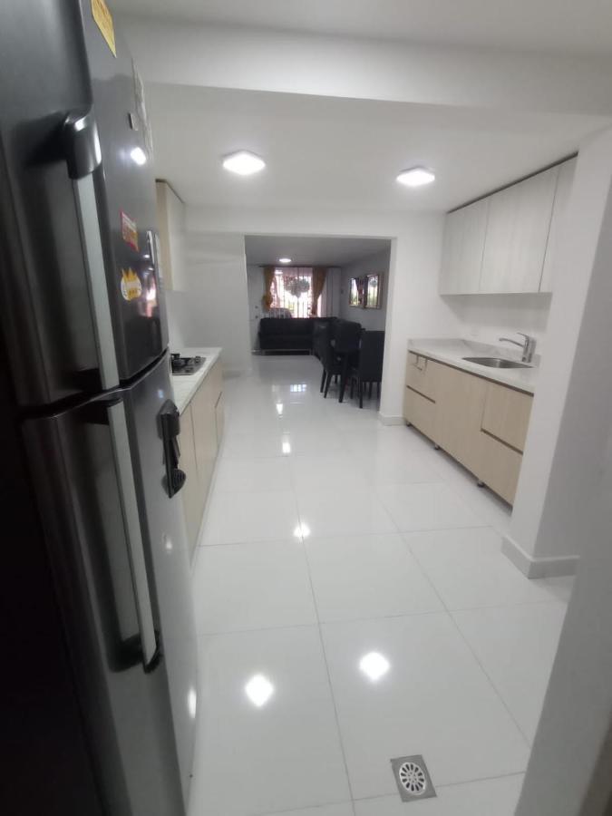 Apartment Hermosa Casa En Medellin. Cerca A Estacion Del Metro